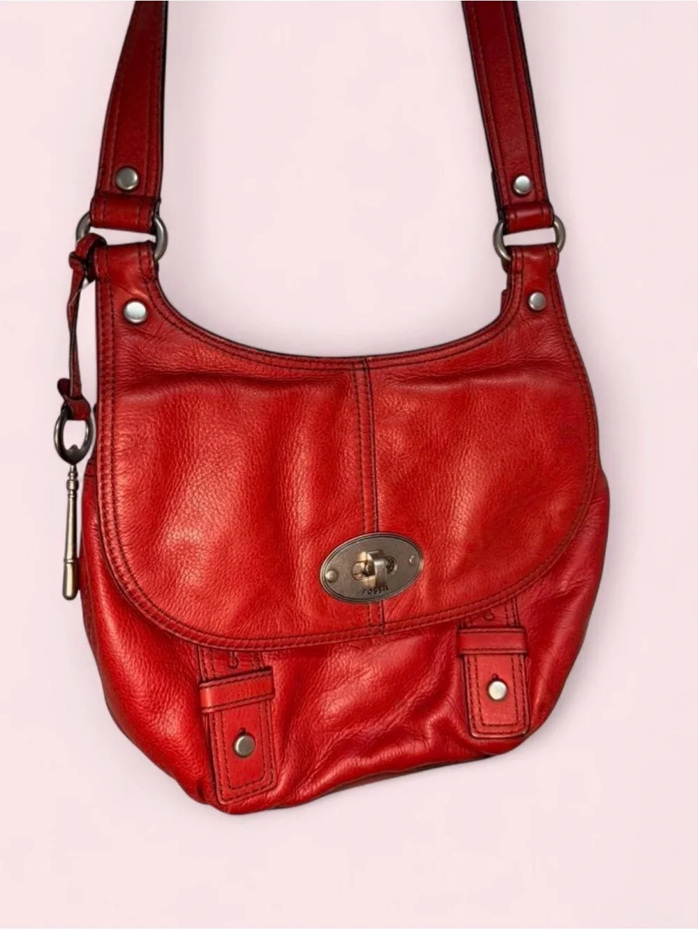 Fossil Maddox Red Pebbled Leather Crossbody Bag Turn Lock Key Charm Y2K Western